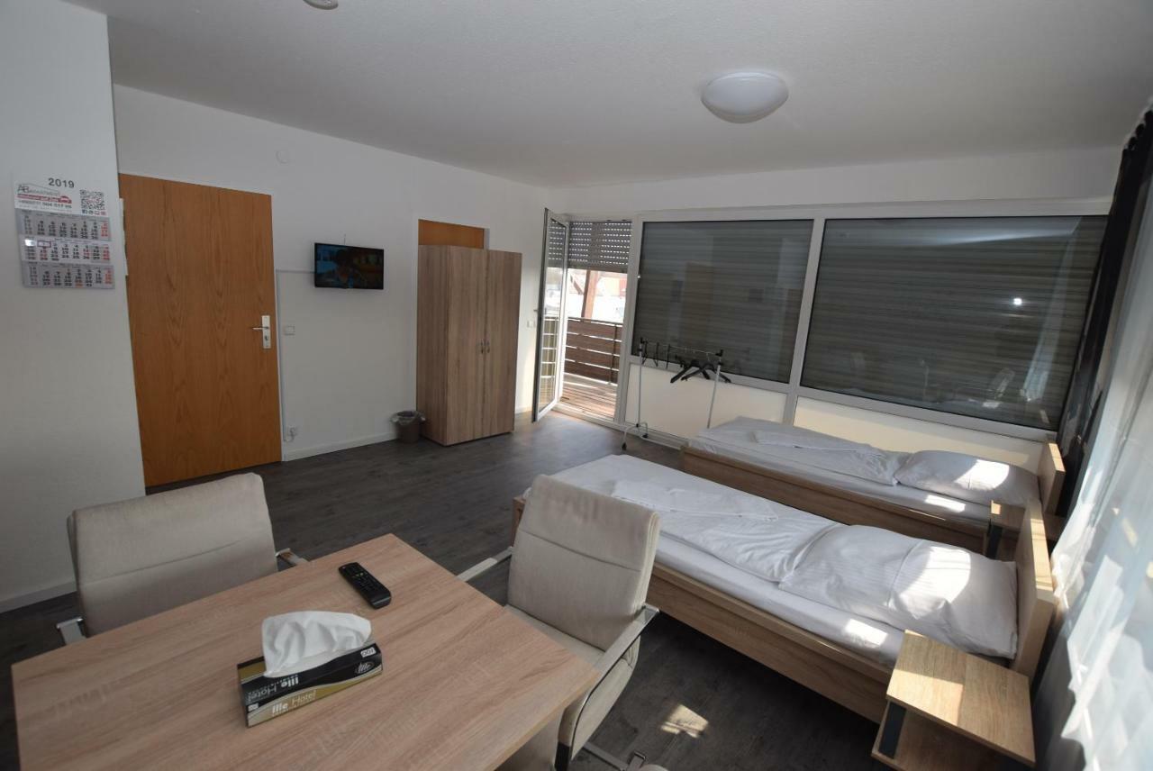 Monteurzimmer Messe Airport Wolfschlugen Екстериор снимка