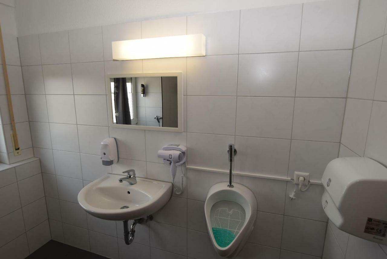 Monteurzimmer Messe Airport Wolfschlugen Екстериор снимка