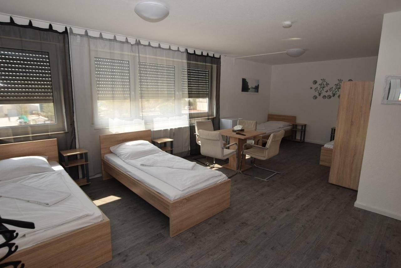 Monteurzimmer Messe Airport Wolfschlugen Екстериор снимка