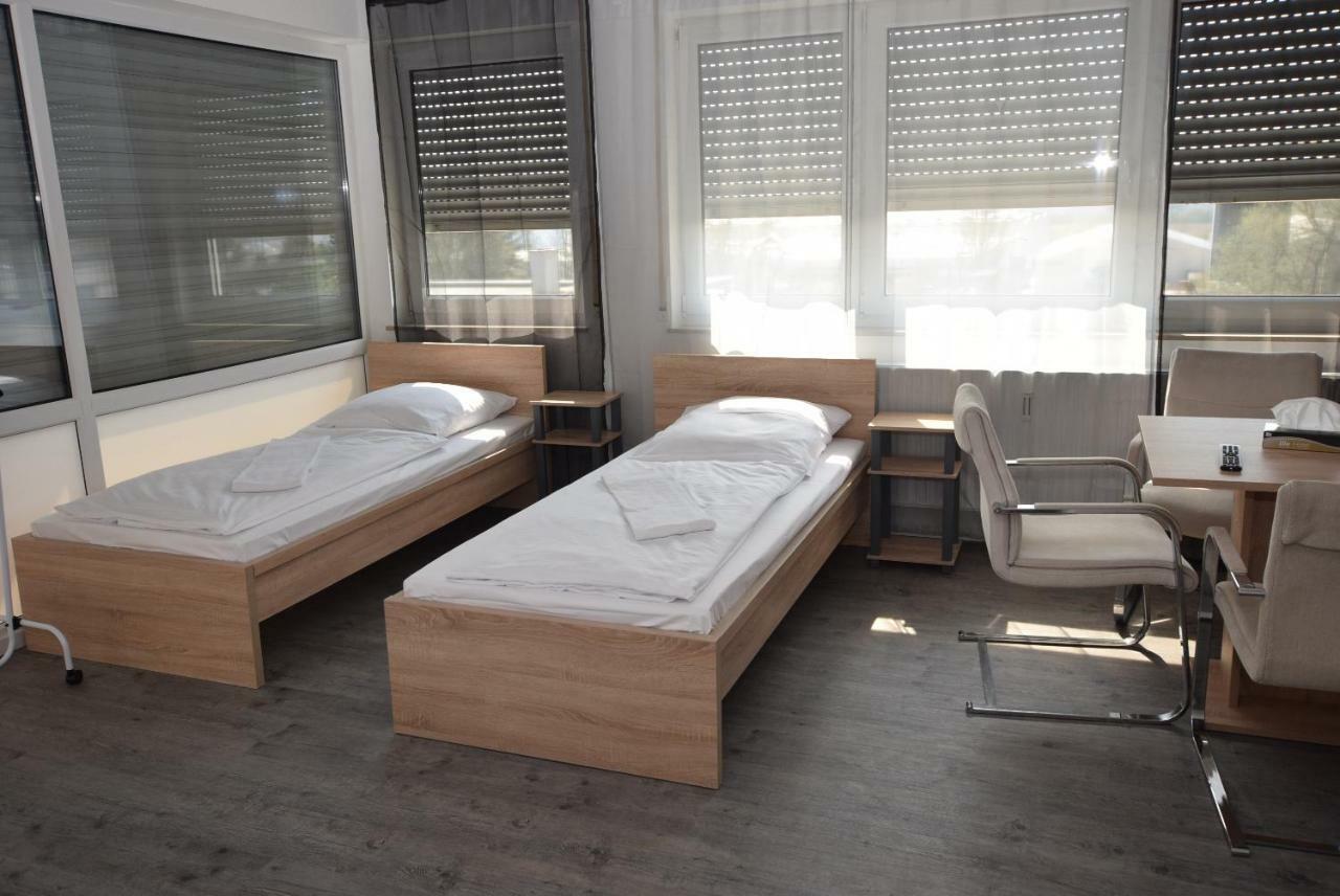 Monteurzimmer Messe Airport Wolfschlugen Екстериор снимка