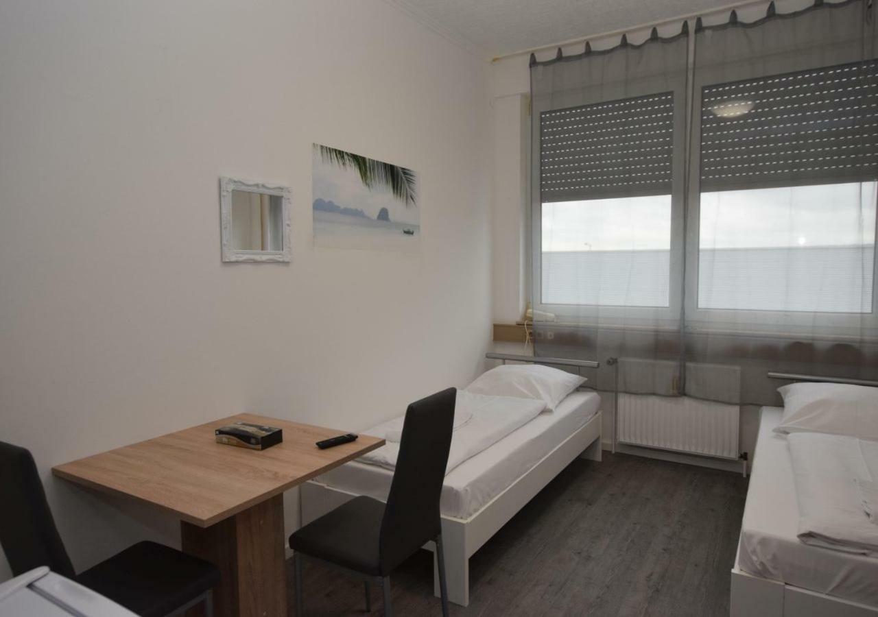 Monteurzimmer Messe Airport Wolfschlugen Екстериор снимка